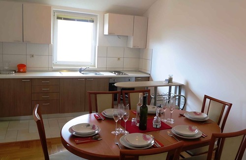 Malinska Apartment | Holiday apartment with air conditioning, satellite TV and Internet access