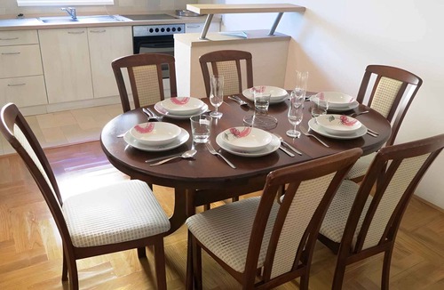 Malinska Apartment | Holiday apartment with internet and balcony