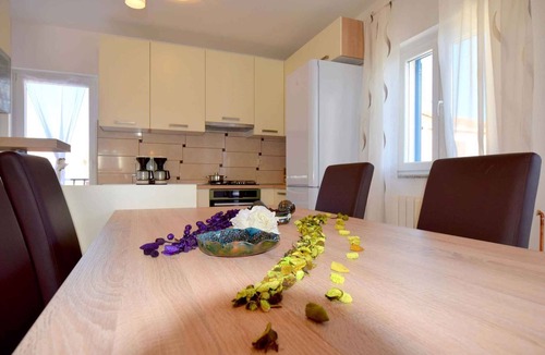 Porat Apartment | Holiday apartment with balcony and air conditioning