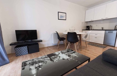 Njivice Apartment | Holiday apartment with air conditioning
