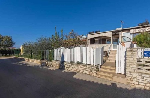 Karigador Apartment | Holiday apartment with covered terrace with sea view