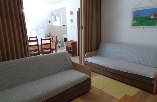 Omisalj Apartment | Holiday apartment with terrace, only 30m from the sea