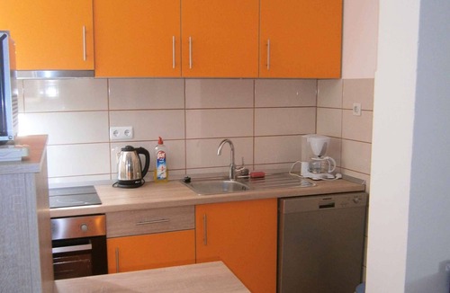 Omisalj Apartment | Holiday apartment with terrace, only 30m from the sea