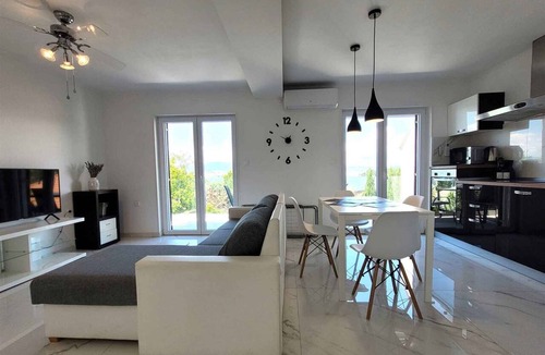 Omisalj Apartment | Holiday apartment with a beautiful view of the sea