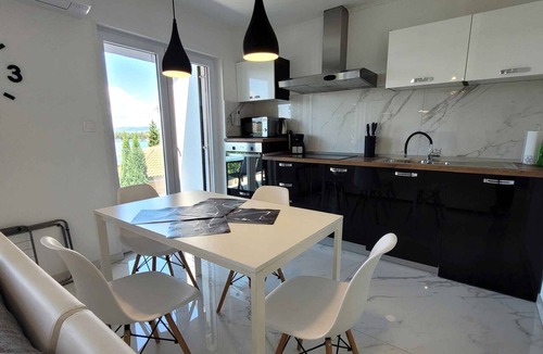 Omisalj Apartment | Holiday apartment with a beautiful view of the sea