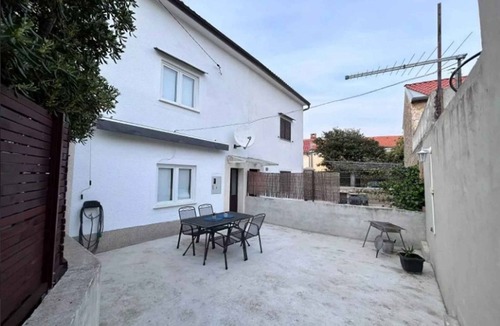 Omisalj Apartment | Holiday apartment with air conditioning
