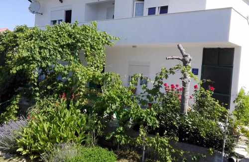 Rtina Apartment | Holiday apartment with sea view and air conditioning