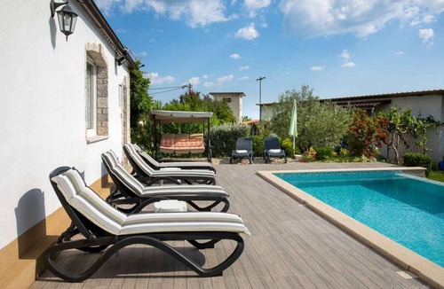 Kanfanar Apartment | Holiday apartment with outdoor swimming pool and terrace