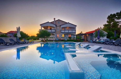 Vir Apartment | Holiday apartment with pool, lake view, quiet location for 4 people