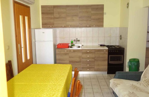 Povile Apartment | Holiday apartment With sea views and air conditioning