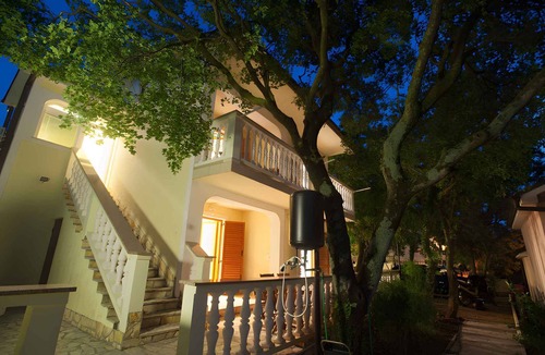 Povile Apartment | Holiday apartment With sea views and air conditioning