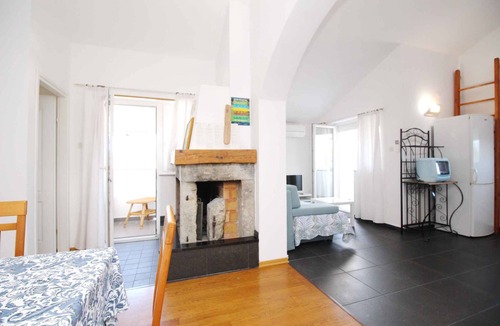 Baska Apartment | Holiday apartment with sea view and air conditioning
