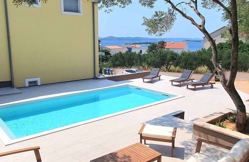Drage Apartment | Holiday apartment with sea view