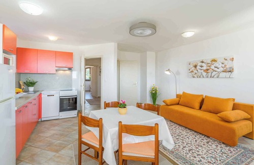 Mali Maj Apartment | Holiday apartment with sea view and pool