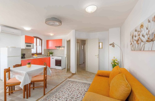 Mali Maj Apartment | Holiday apartment with sea view and pool