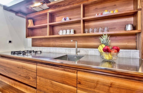 Petrovija Apartment | Holiday apartment with terrace and air conditioning