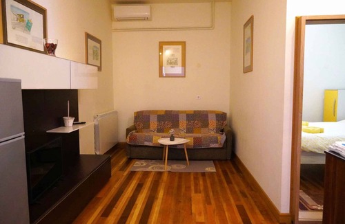 Petrovija Apartment | Holiday apartment with terrace and air conditioning