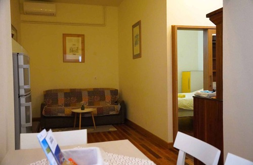 Petrovija Apartment | Holiday apartment with terrace and air conditioning