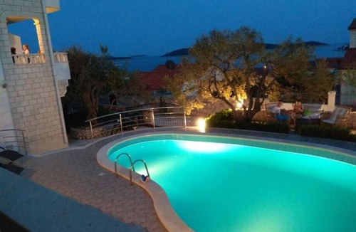 Sevid Apartment | Holiday apartment with view of the water