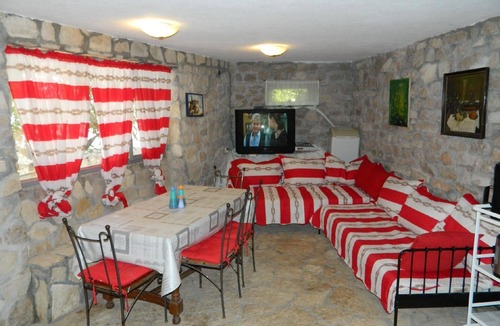 Jadrija Apartment | Holiday flat in Šibenik with large barbecue