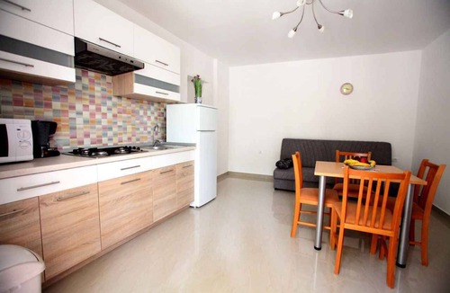 Vrbnik Apartment | Holiday flat with air conditioning