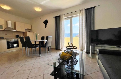 Polje Apartment | Holiday flat with balcony and panoramic view