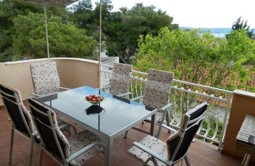 Jadrija Apartment | Holiday flat with barbecue, garden and terrace