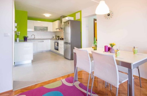Vrbnik Apartment | Holiday flat with sea view