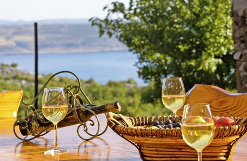 Starigrad House | Holiday Home in Starigrad with Sea View