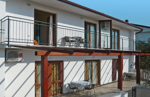 Starigrad Apartment | Holiday Home in Starigrad with Sea Views