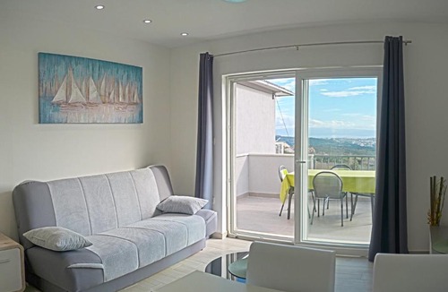 Solin House | Holiday Home 2M with pool