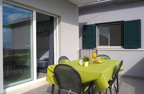 Solin House | Holiday Home 2M with pool
