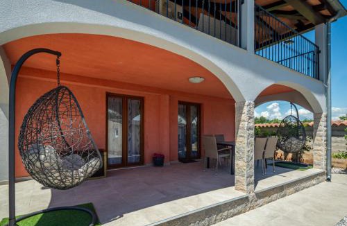 Pomer House | Holiday Home Aleksandra by Interhome