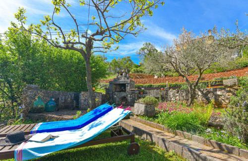 Sveta Jelena House | Holiday Home Andrea by Interhome