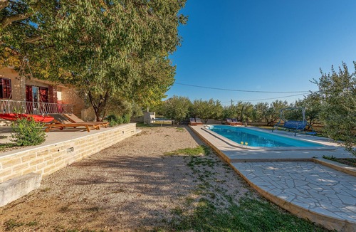 Benkovac House | Holiday Home Apios - Three Bedroom Holiday Home with Swimming Pool