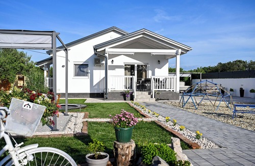 Galovac House | Holiday home Aprilis with pool,outdoor sauna and jacuzzi