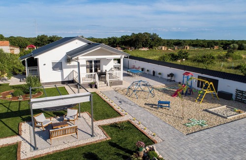 Galovac House | Holiday home Aprilis with pool,outdoor sauna and jacuzzi