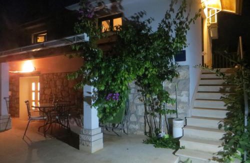 Loviste House | Holiday Home Artina 2
