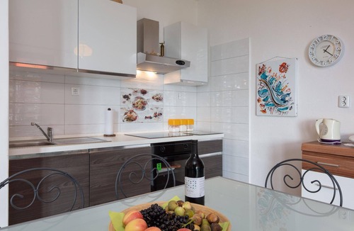 Businci House | Holiday home "Barbara" with view of the water