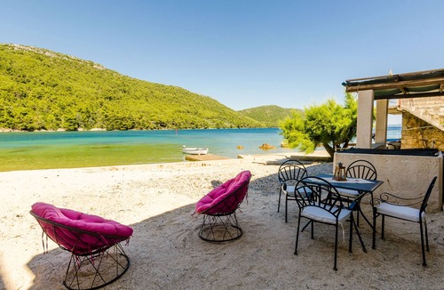 Broce House | Holiday Home Barbara - Two-Bedroom Holiday Home
