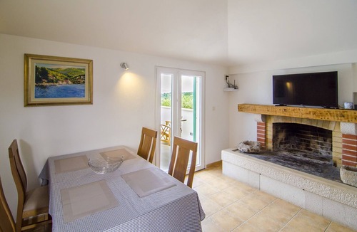 Splitska House | Holiday Home Bliss - Holiday Home with Outdoor Pool and Sea View (ST)