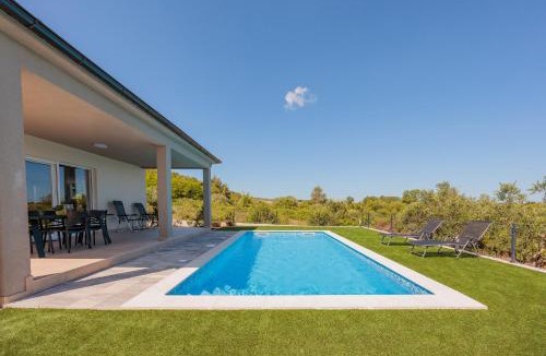 Ljubac House | Holiday Home Bonato with pool