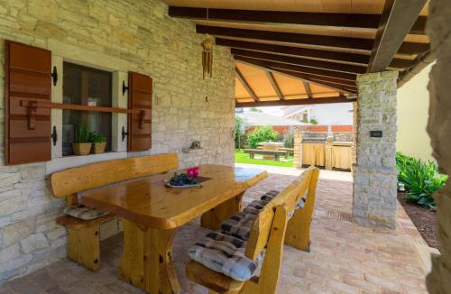 Grzini House | Holiday Home Bozac by Interhome