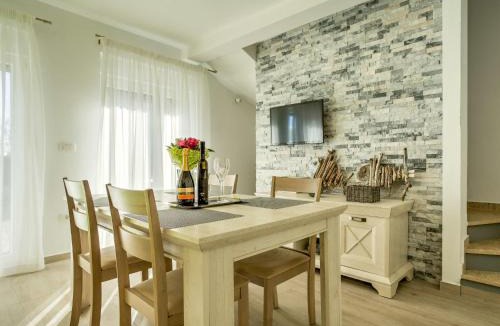 Novigrad House | Holiday Home Dario by Interhome