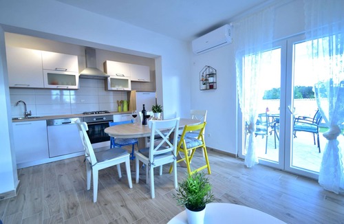 Novigrad House | Holiday Home Dinko with pool