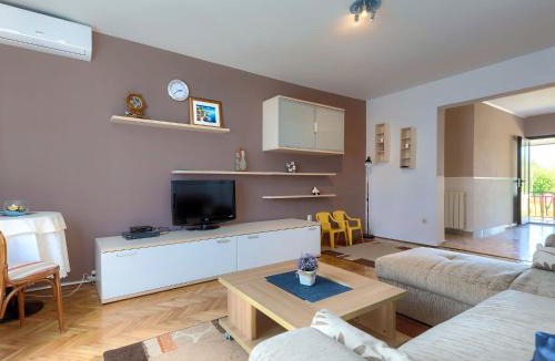 Zminj House | Holiday Home Dora by Interhome