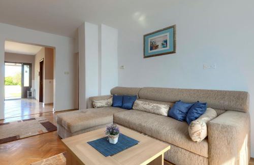 Zminj House | Holiday Home Dora by Interhome