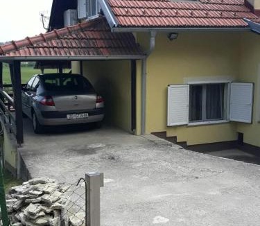 Sveti Kriz Zacretje House | Holiday Home Dora