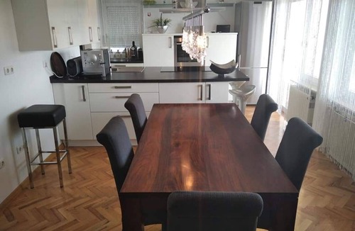 Dugo Selo House | Holiday Home Dugo Selo M&A - Five Bedroom Holiday Home with Terrace