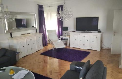 Dugo Selo House | Holiday Home Dugo Selo M&A - Five Bedroom Holiday Home with Terrace